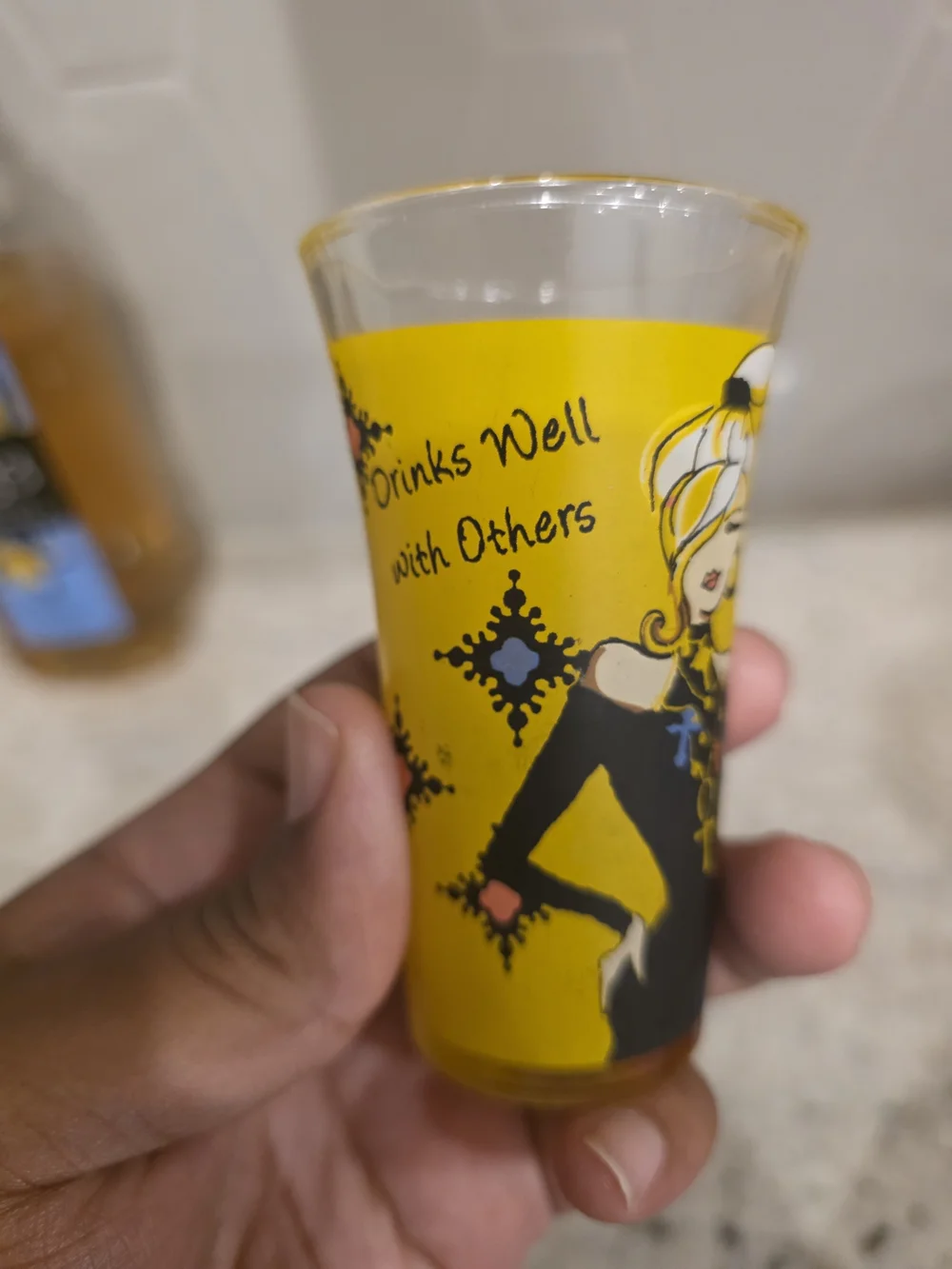 Drinks Well With Others Girlfriend Chic Party Cocktail Shot Glasses Set Of 2 - Picture 5 of 8